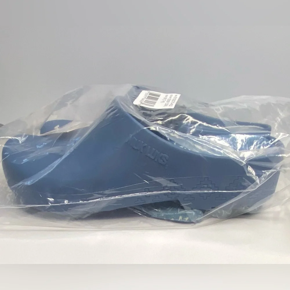Muk Luks Slide-On Clogs, Slip-On Clogs & Glove Set,  Size: M (7-8) - Picture 10 of 13